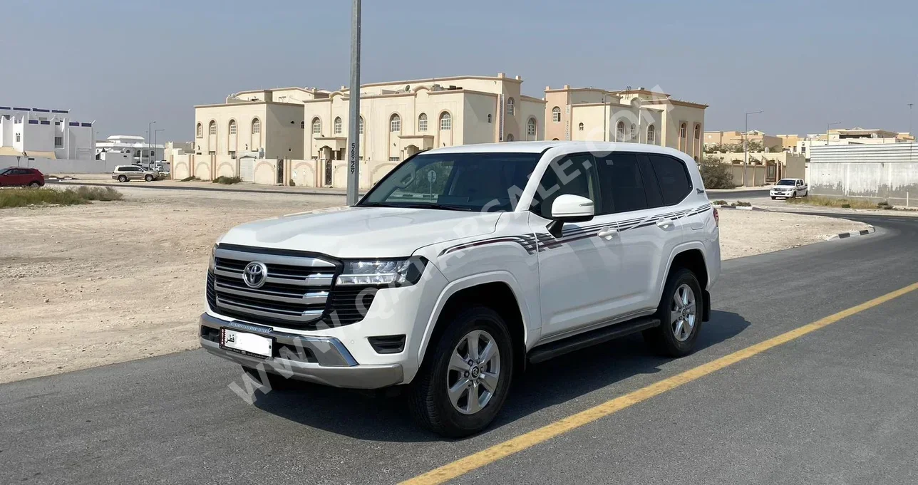 تويوتا  لاند كروزر  جي اكس ار  2022  اوتوماتيك  144,000 كم  6 سلندر  دفع رباعي  اس يو في  أبيض