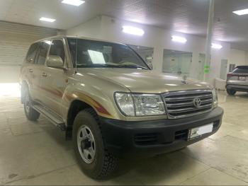 تويوتا  لاند كروزر  جي اكس ار  2004  اوتوماتيك  84,000 كم  6 سلندر  دفع رباعي  اس يو في  ذهبي