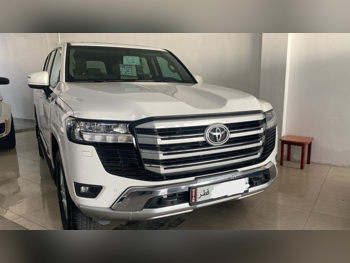 تويوتا  لاند كروزر  جي اكس ار توين توربو  2025  اوتوماتيك  30,000 كم  6 سلندر  دفع رباعي  اس يو في  أبيض  تحت الضمان