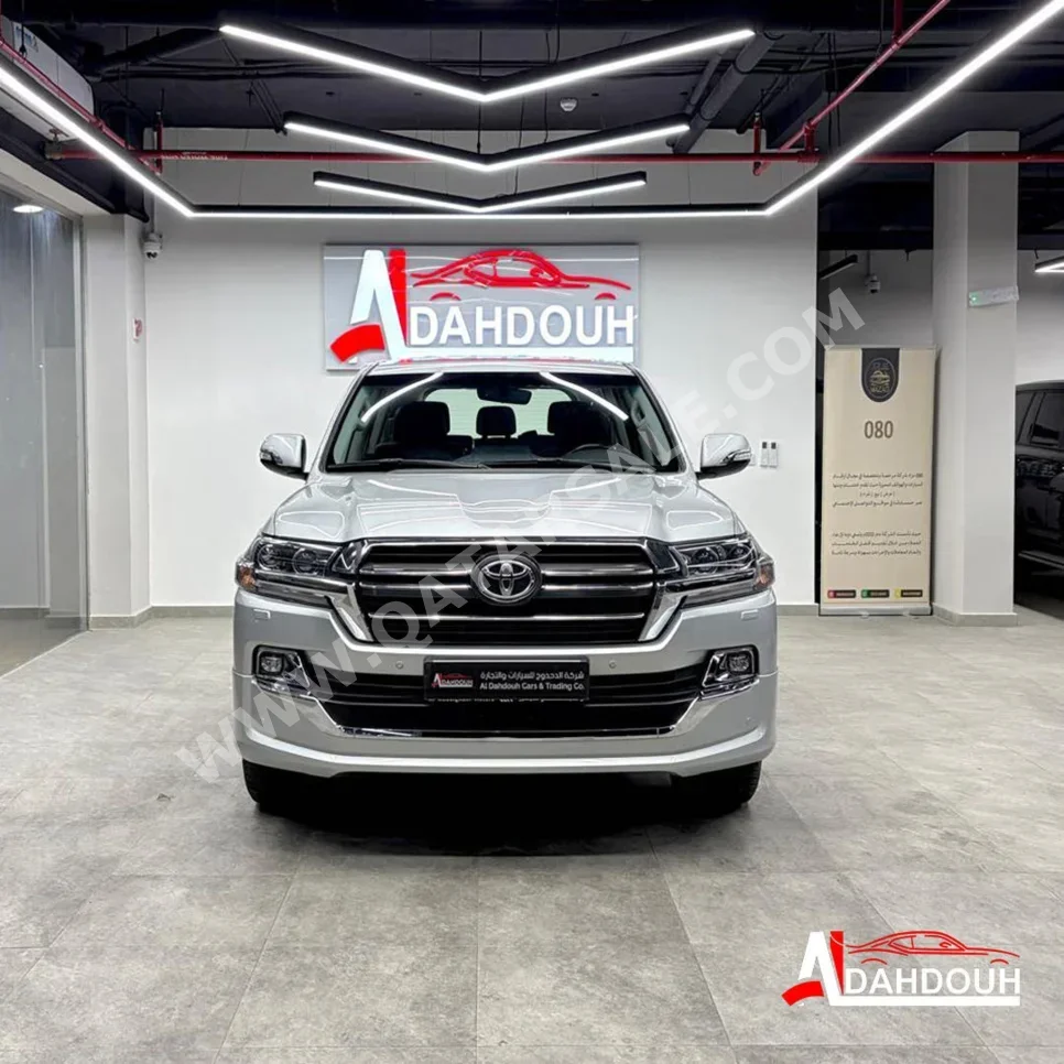 تويوتا لاند كروزر جي اكس ار - غراند تورينغ 2020 اوتوماتيك 201,000 كم 8 سلندر دفع رباعي اس يو في فضي