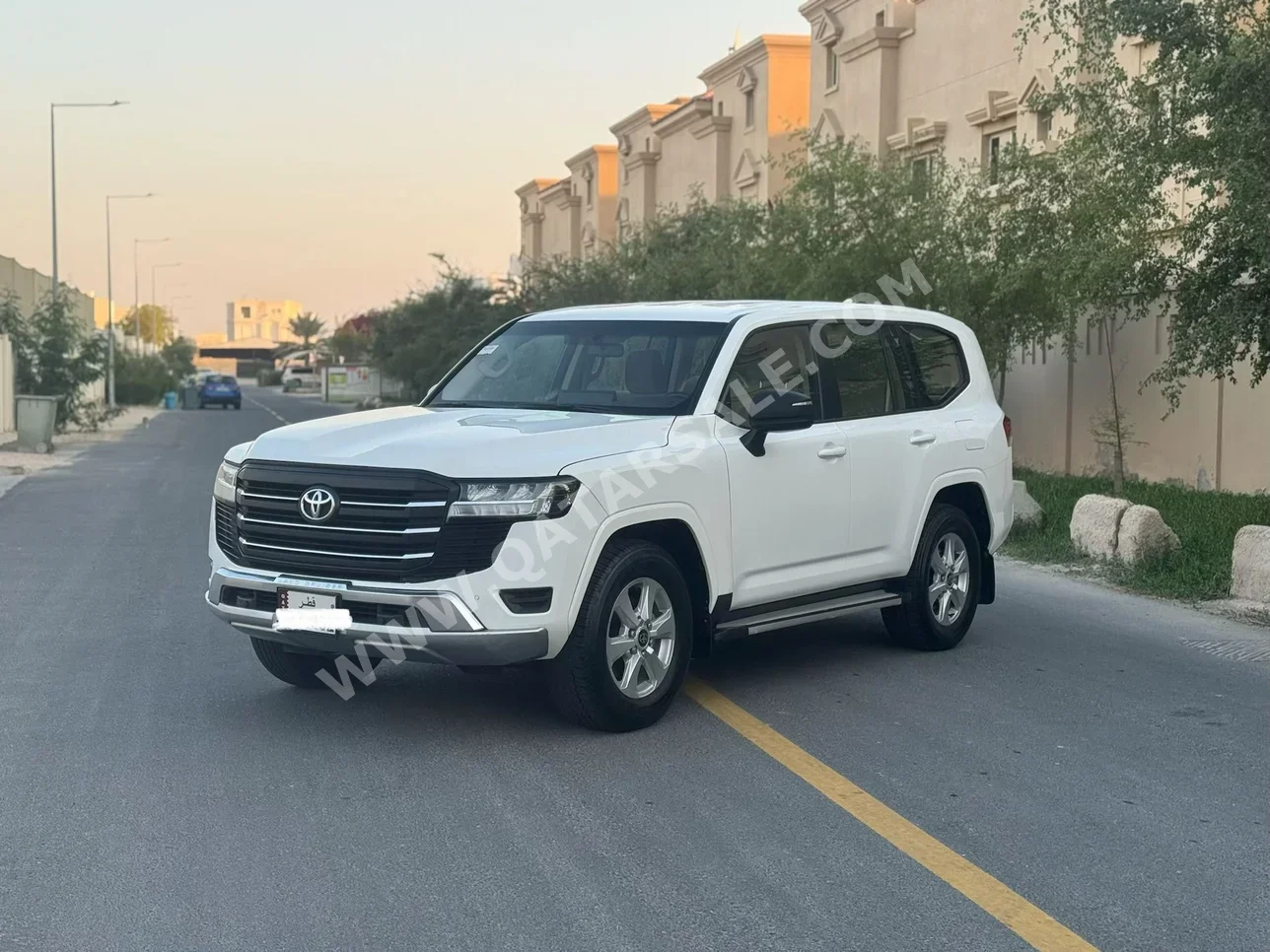 تويوتا  لاند كروزر  جي  2023  اوتوماتيك  162,000 كم  6 سلندر  دفع رباعي  اس يو في  أبيض
