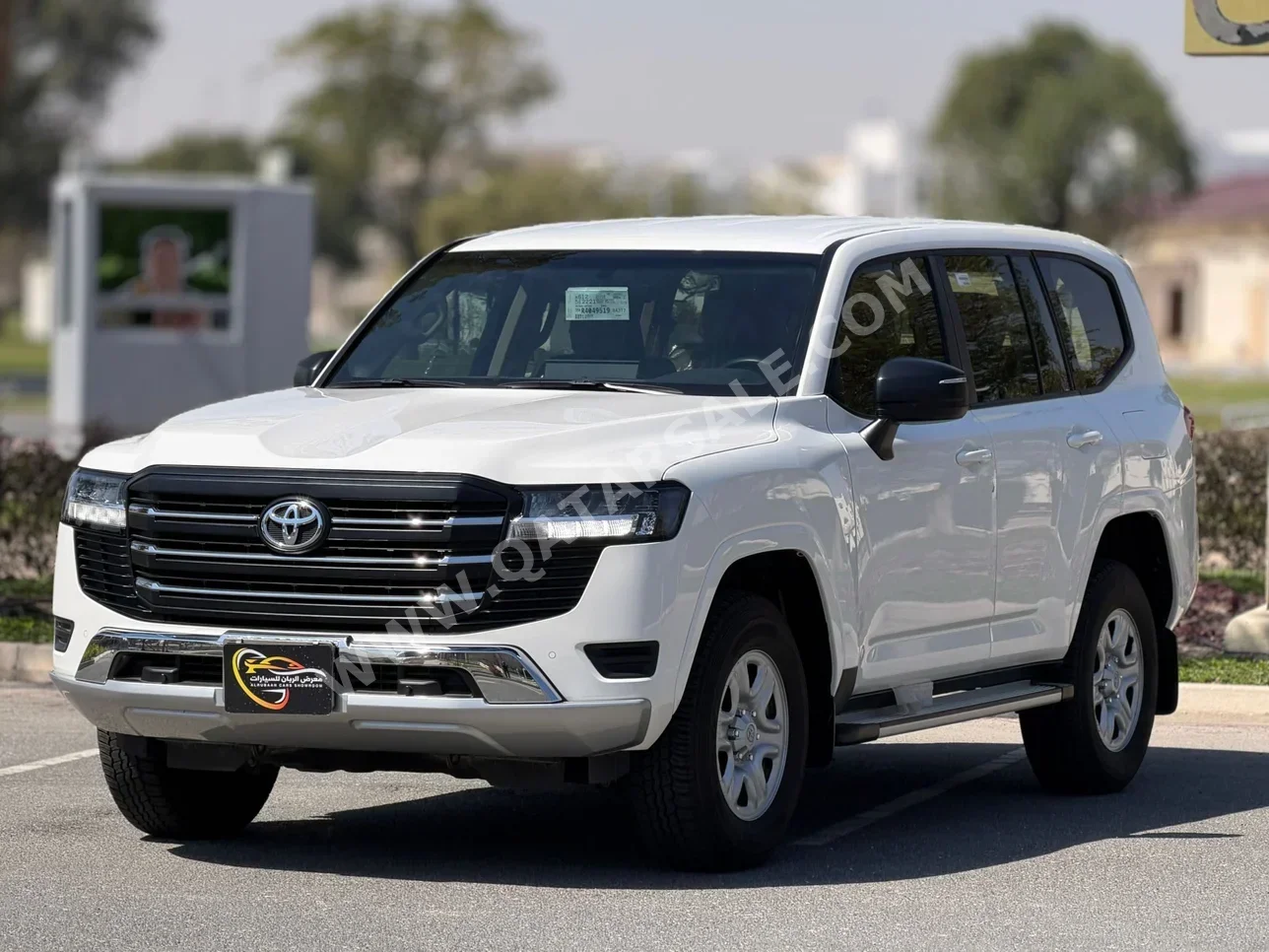 تويوتا لاند كروزر جي اكس 2024 اوتوماتيك 12,000 كم 6 سلندر دفع رباعي اس يو في أبيض تحت الضمان