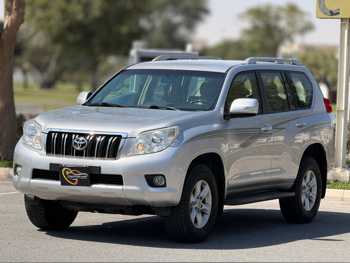 تويوتا  برادو  تي اكس ال  2012  اوتوماتيك  250,000 كم  6 سلندر  دفع رباعي  اس يو في  فضي