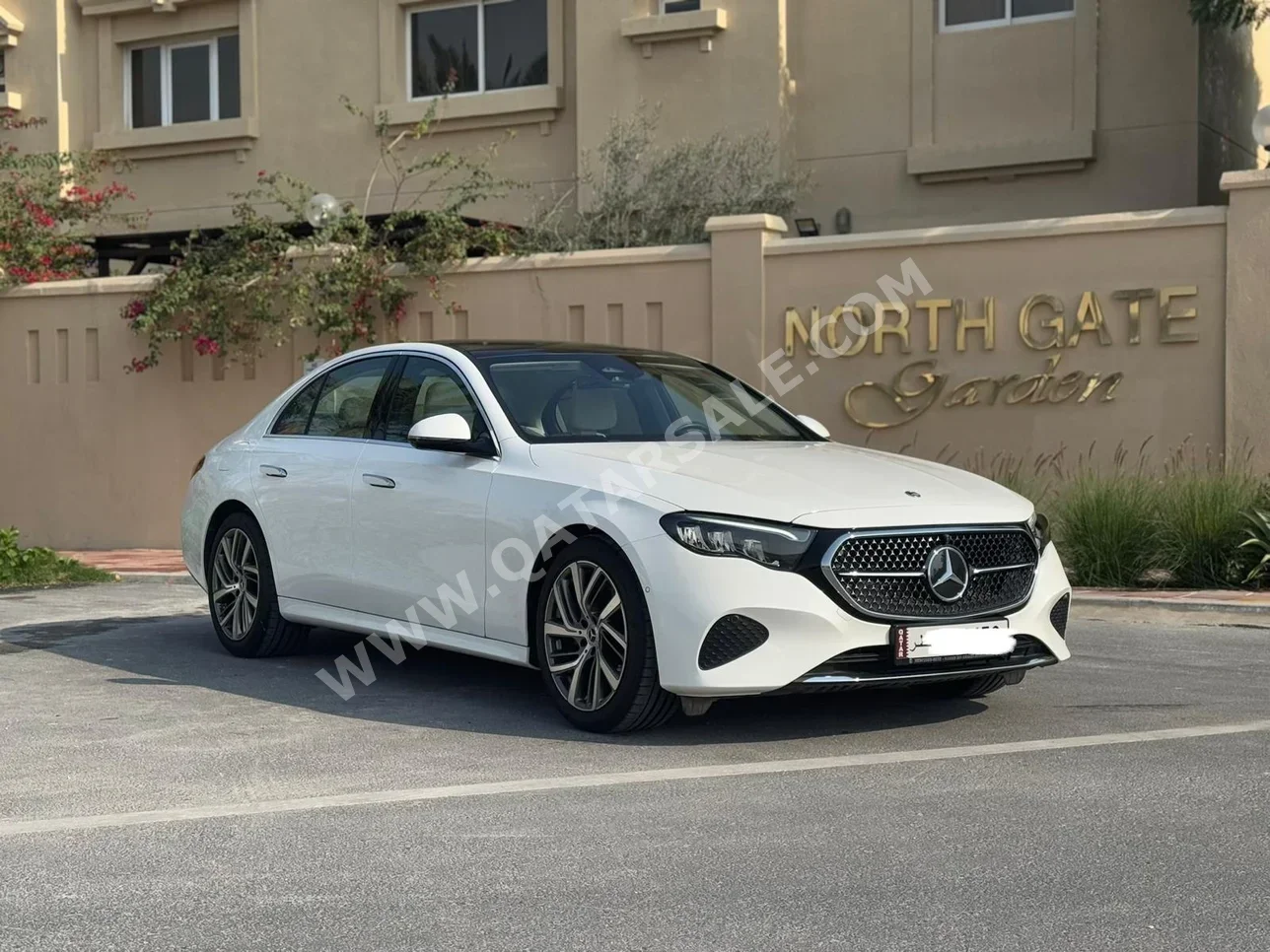 مرسيدس - بنز اي - كلاس 200 2025 اوتوماتيك 5,000 كم 4 سلندر دفع خلفي سيدان أبيض تحت الضمان