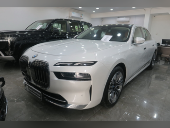 بي ام دبليو  الفئة - السابعة  735 اي  2026  اوتوماتيك  0 كم  6 سلندر  دفع خلفي  سيدان  أبيض و أسود  تحت الضمان