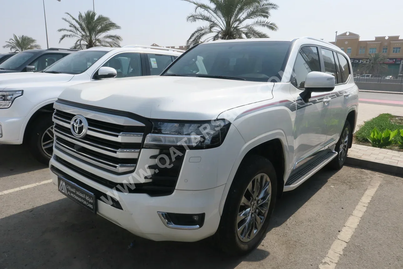 تويوتا  لاند كروزر  جي اكس ار توين توربو  2023  اوتوماتيك  38,000 كم  6 سلندر  دفع رباعي  اس يو في  أبيض  تحت الضمان