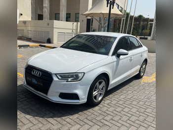 اودي  أي 3  2017  اوتوماتيك  123,000 كم  3 سلندر  سحب امامي  سيدان  أبيض