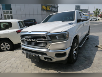 Dodge  Ram  1500 Laramie  2021  Automatic  216,000 Km  8 Cylinder  Four Wheel Drive (4WD)  Pick Up  White