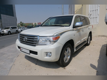 Toyota  Land Cruiser  VXR  2013  Automatic  303,000 Km  8 Cylinder  Four Wheel Drive (4WD)  SUV  Pearl