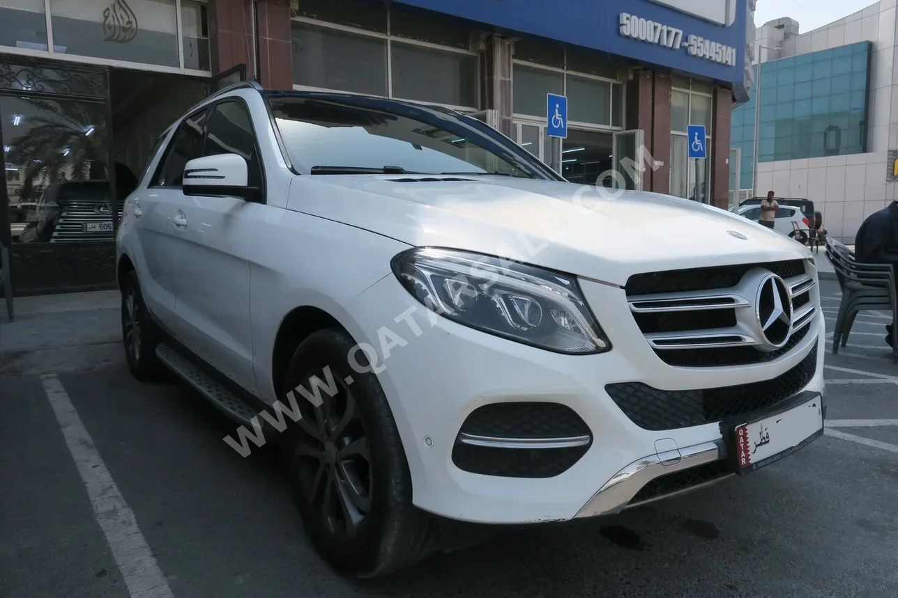 مرسيدس - بنز  جي ال اي  400  2016  اوتوماتيك  200,000 كم  6 سلندر  دفع رباعي  اس يو في  أبيض