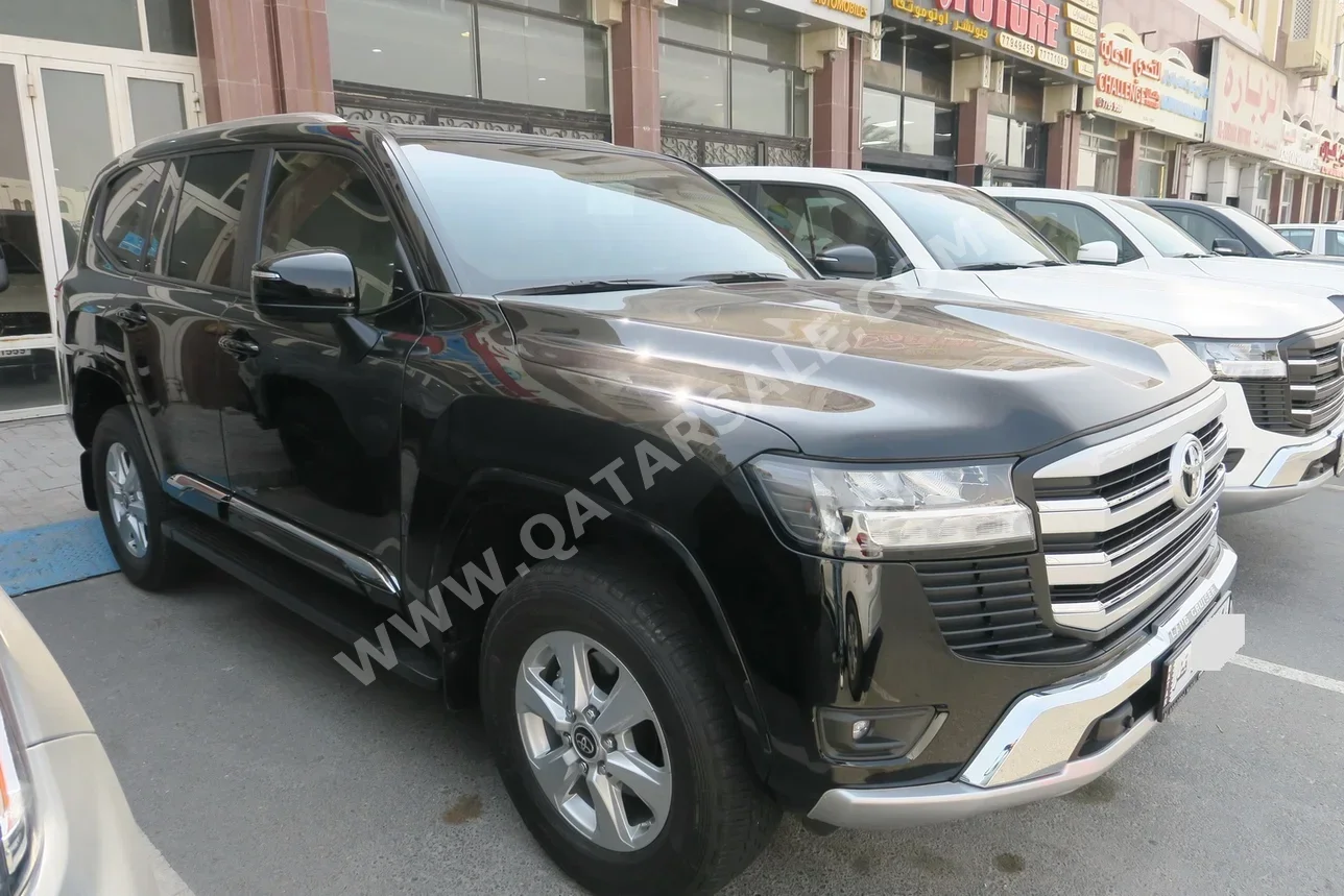 تويوتا لاند كروزر جي اكس 2024 اوتوماتيك 30,000 كم 6 سلندر دفع رباعي اس يو في أسود تحت الضمان