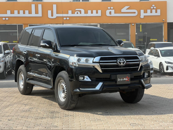 Toyota  Land Cruiser  VXR- Grand Touring S  2017  Automatic  299,000 Km  8 Cylinder  Four Wheel Drive (4WD)  SUV  Black