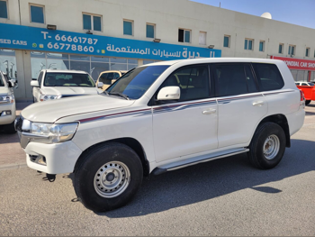 تويوتا  لاند كروزر  جي اكس ار  2017  اوتوماتيك  224,000 كم  8 سلندر  دفع رباعي  اس يو في  أبيض