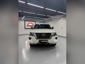 نيسان  باترول  2023  عادي  17,000 كم  6 سلندر  دفع رباعي  اس يو في  أبيض