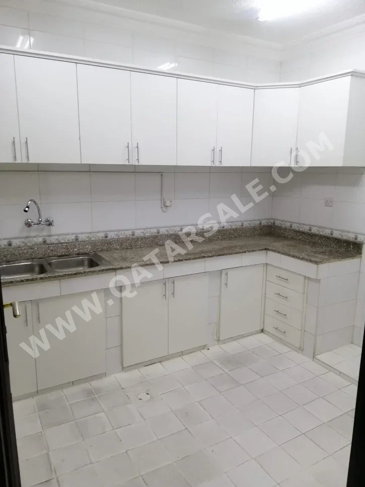 3 غرف نوم  شقة  للايجار  في الدوحة -  مدينة خليفة الجنوبية  غير مفروشة