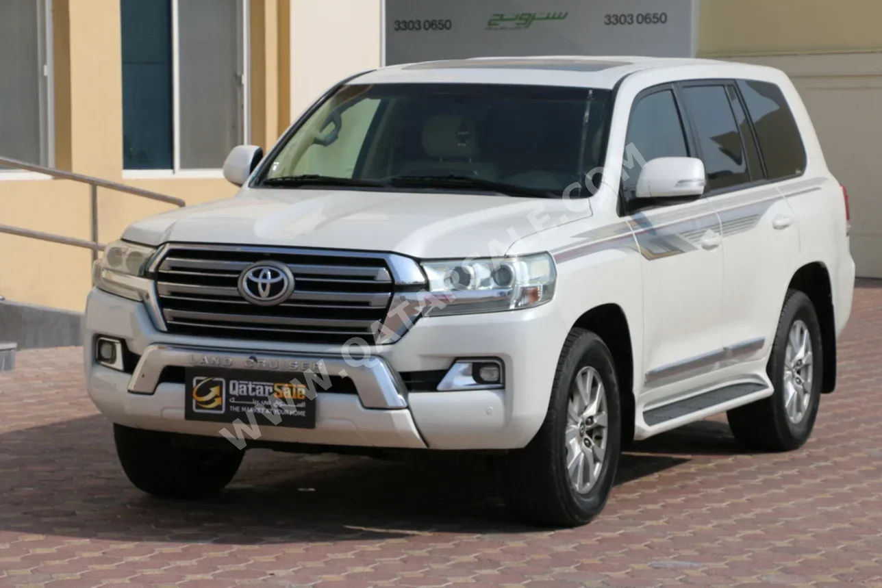 تويوتا  لاند كروزر  جي اكس ار  2016  اوتوماتيك  421,000 كم  8 سلندر  دفع رباعي  اس يو في  أبيض لؤلؤي
