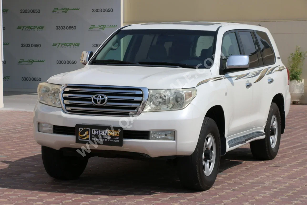 Toyota Land Cruiser GXR 2011 Automatic 433,000 Km 8 Cylinder Four Wheel Drive (4WD) SUV White