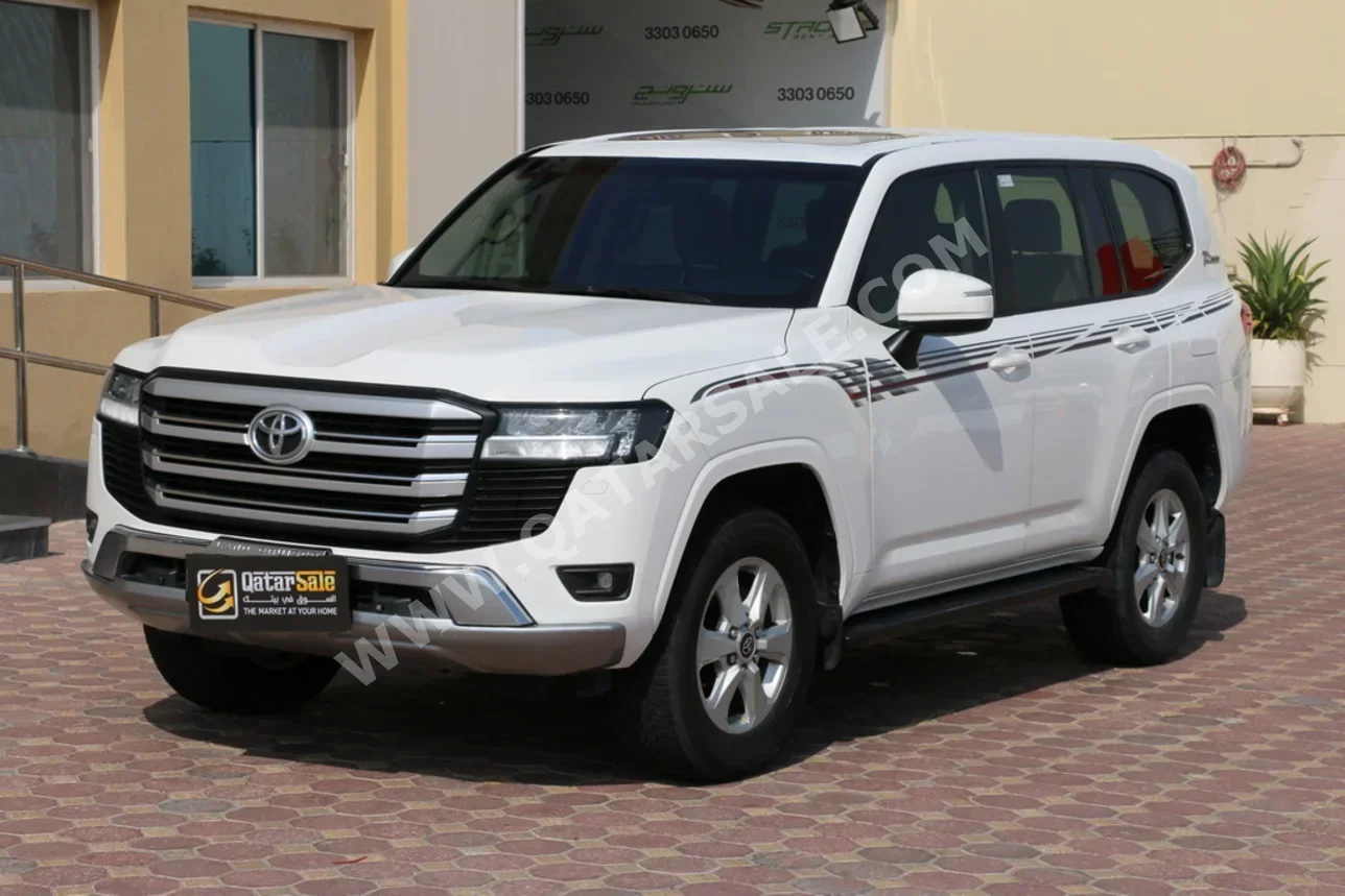 Toyota  Land Cruiser  GXR  2022  Automatic  125,000 Km  6 Cylinder  Four Wheel Drive (4WD)  SUV  White