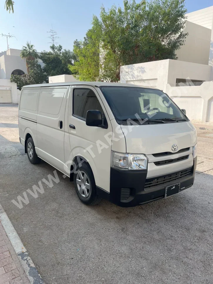 تويوتا  هايس  2023  عادي  71,500 كم  4 سلندر  دفع خلفي  فان \ باص  أبيض  تحت الضمان