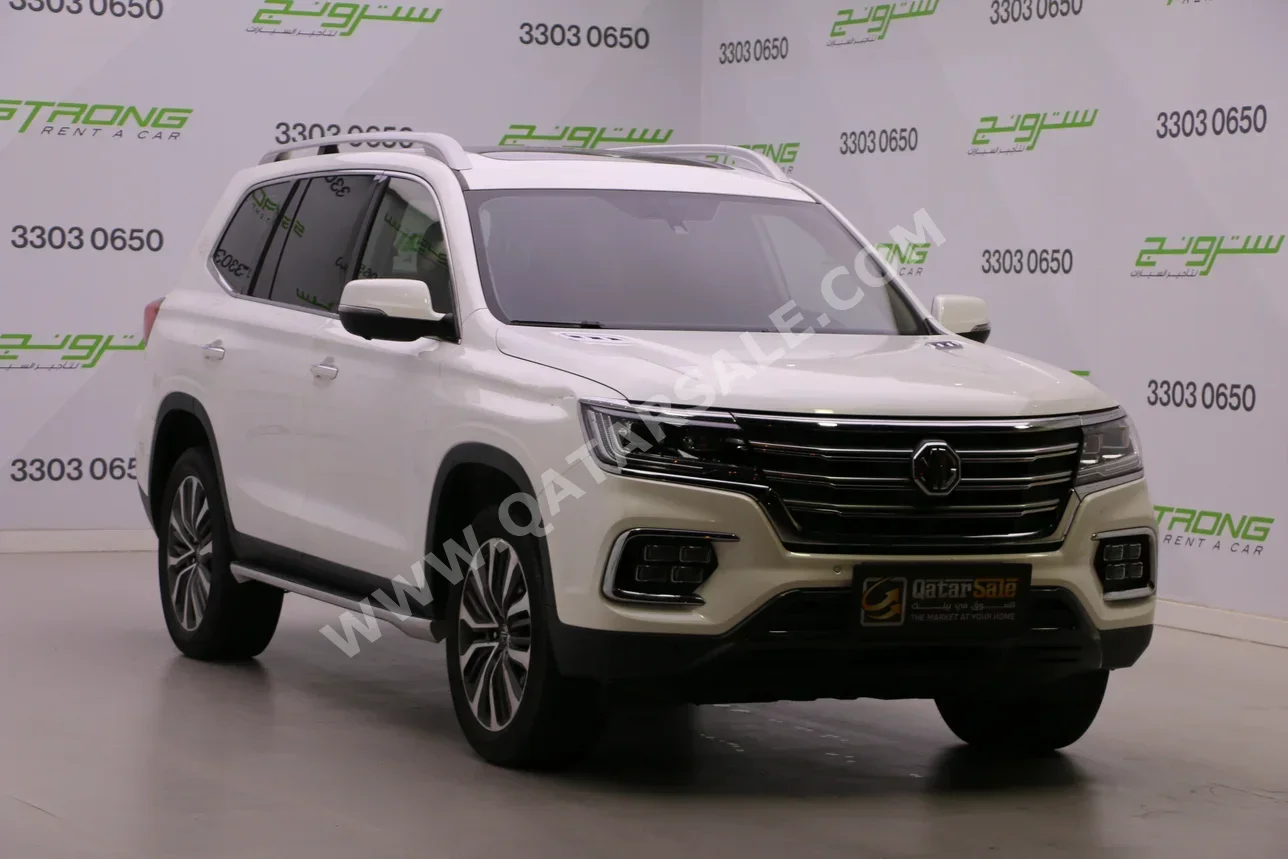 ام جي ار اكس8 2023 اوتوماتيك 67,000 كم 4 سلندر دفع رباعي اس يو في أبيض لؤلؤي تحت الضمان