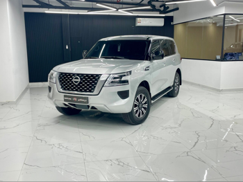 نيسان  باترول  ال اي  2022  اوتوماتيك  78,000 كم  8 سلندر  دفع رباعي  اس يو في  فضي  تحت الضمان