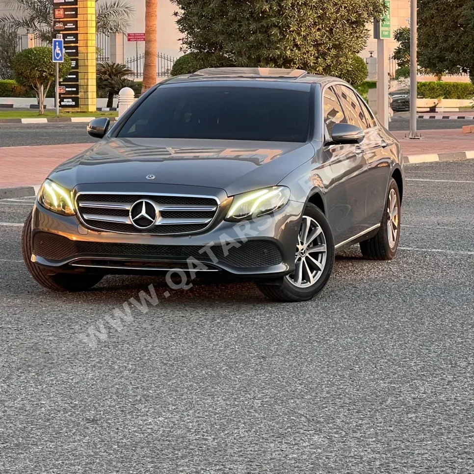 مرسيدس - بنز  اي - كلاس  200  2018  اوتوماتيك  96,000 كم  4 سلندر  دفع خلفي  سيدان  فضي