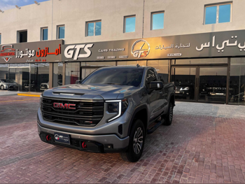 جي ام سي  سييرا  اي تي 4  2023  اوتوماتيك  63,000 كم  8 سلندر  دفع رباعي  بيكب  رمادي