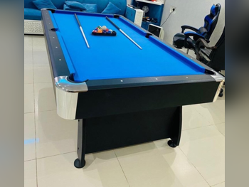 ازرق  طاولة بلياردو