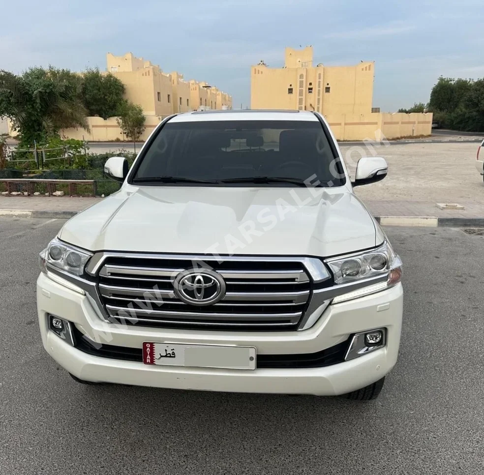 Toyota  Land Cruiser  GXR  2020  Automatic  121,970 Km  8 Cylinder  Four Wheel Drive (4WD)  SUV  White