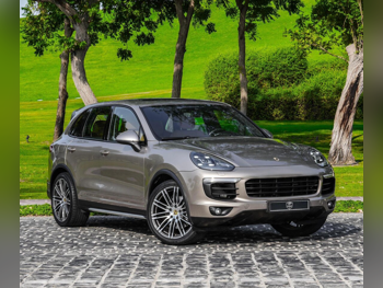 Porsche  Cayenne  S  2016  Automatic  87,000 Km  8 Cylinder  Four Wheel Drive (4WD)  SUV  Gold