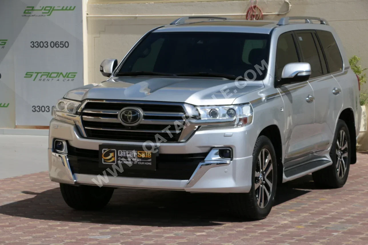 Toyota Land Cruiser VXS 2019 Automatic 189,000 Km 8 Cylinder Four Wheel Drive (4WD) SUV Silver