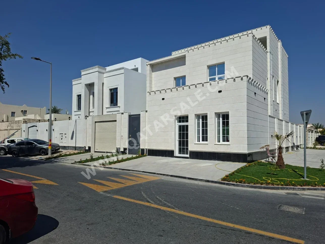 سكن عائلي  - غير مفروشة  - الدوحة  - نعيجة  - 7 غرف نوم  - يشمل الماء والكهرباء