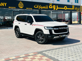 تويوتا  لاند كروزر  جي ار سبورت توين تيربو  2022  اوتوماتيك  118,000 كم  6 سلندر  دفع رباعي  اس يو في  أبيض