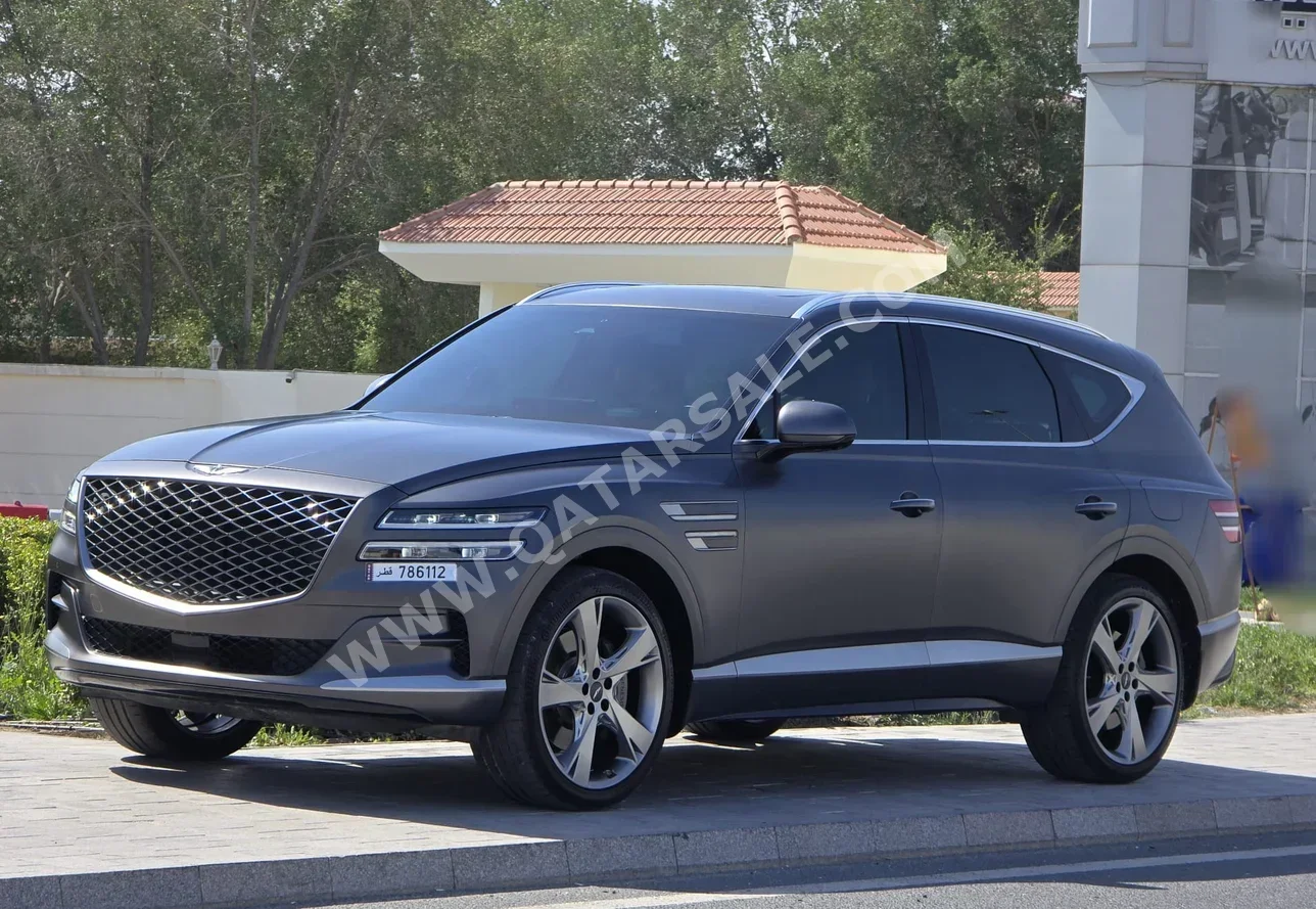 جينيسيس جي في 80 2022 اوتوماتيك 83,000 كم 6 سلندر دفع رباعي اس يو في رمادي مطفي تحت الضمان