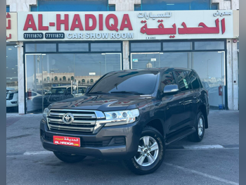 تويوتا  لاند كروزر  جي اكس ار  2020  اوتوماتيك  102,000 كم  6 سلندر  دفع رباعي  اس يو في  رمادي