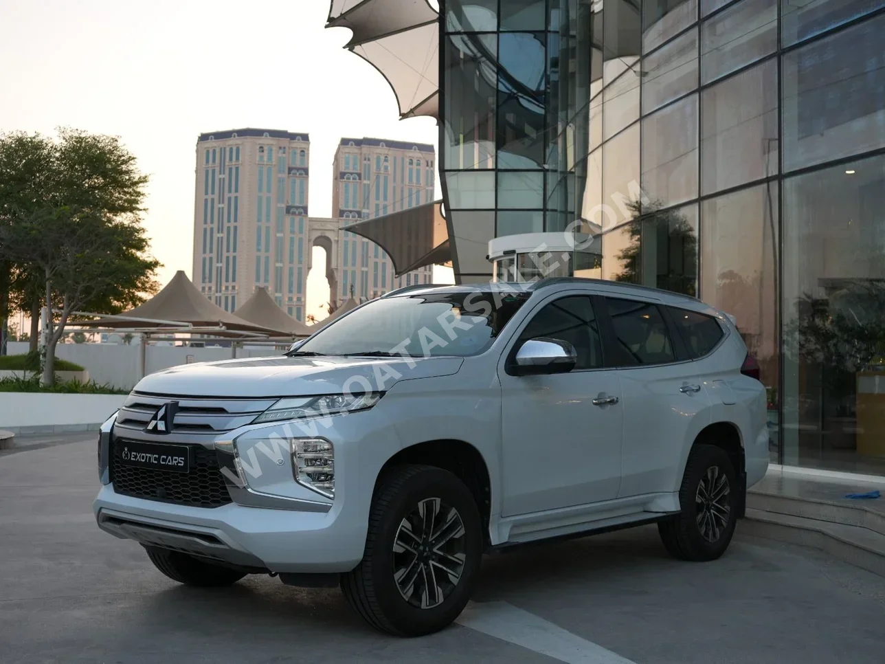 ميتسوبيشي  باجيرو  مونتيرو سبورت  2020  اوتوماتيك  88,000 كم  6 سلندر  دفع رباعي  اس يو في  أبيض