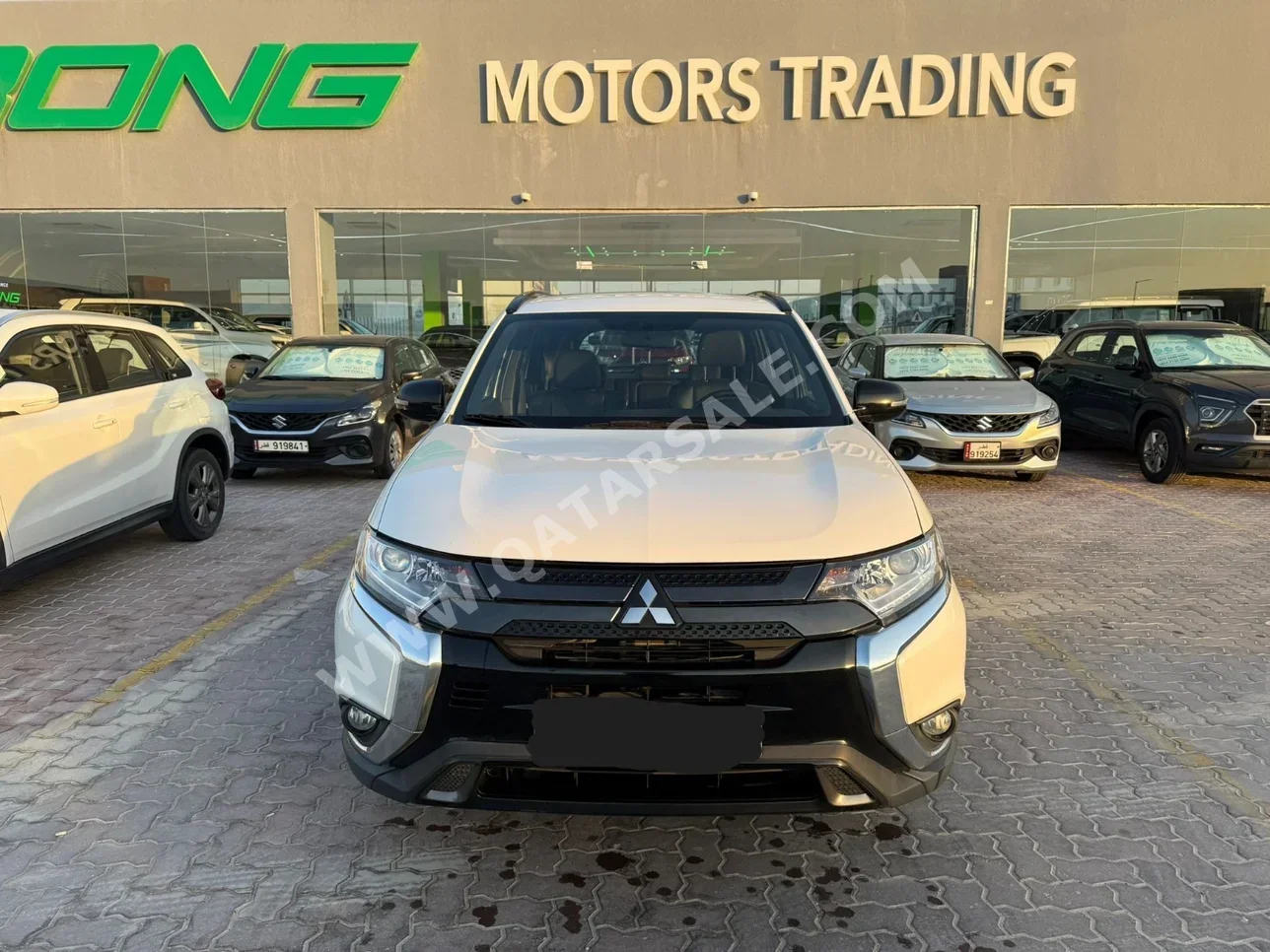 ميتسوبيشي  أوت لاندر  2022  اوتوماتيك  43,000 كم  4 سلندر  دفع رباعي  اس يو في  أبيض