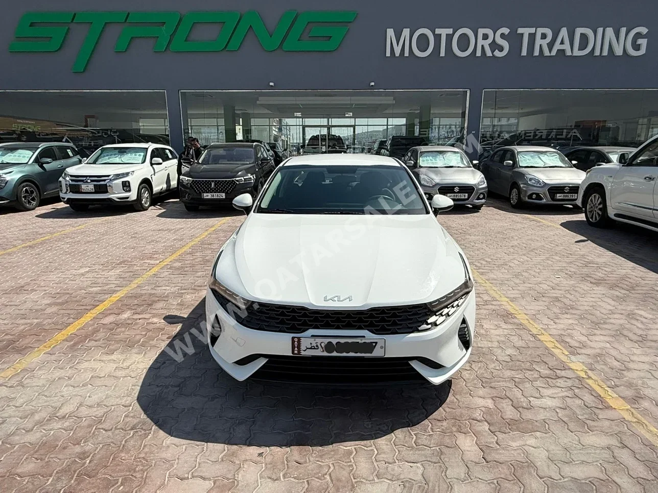 Kia  K5  2023  Automatic  102,000 Km  4 Cylinder  Front Wheel Drive (FWD)  Sedan  White  With Warranty