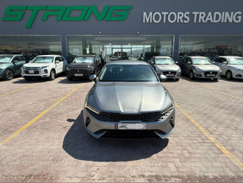 كيا  كي 5  2023  اوتوماتيك  99,000 كم  4 سلندر  سحب امامي  سيدان  رمادي  تحت الضمان