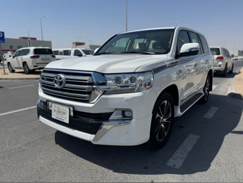 Toyota  Land Cruiser  VXR  2021  Automatic  281,000 Km  8 Cylinder  Four Wheel Drive (4WD)  SUV  White