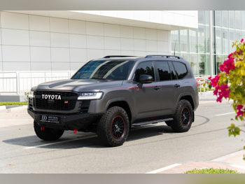 تويوتا  لاند كروزر  جي ار سبورت توين تيربو  2025  اوتوماتيك  19,000 كم  6 سلندر  دفع رباعي  اس يو في  رمادي