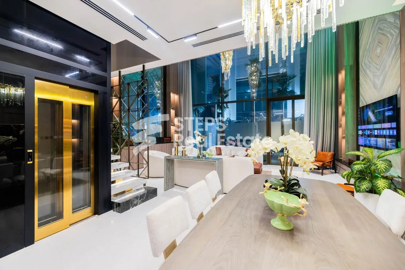 Townhouse - Semi Furnished - Doha - The Pearl - 5 Bedrooms