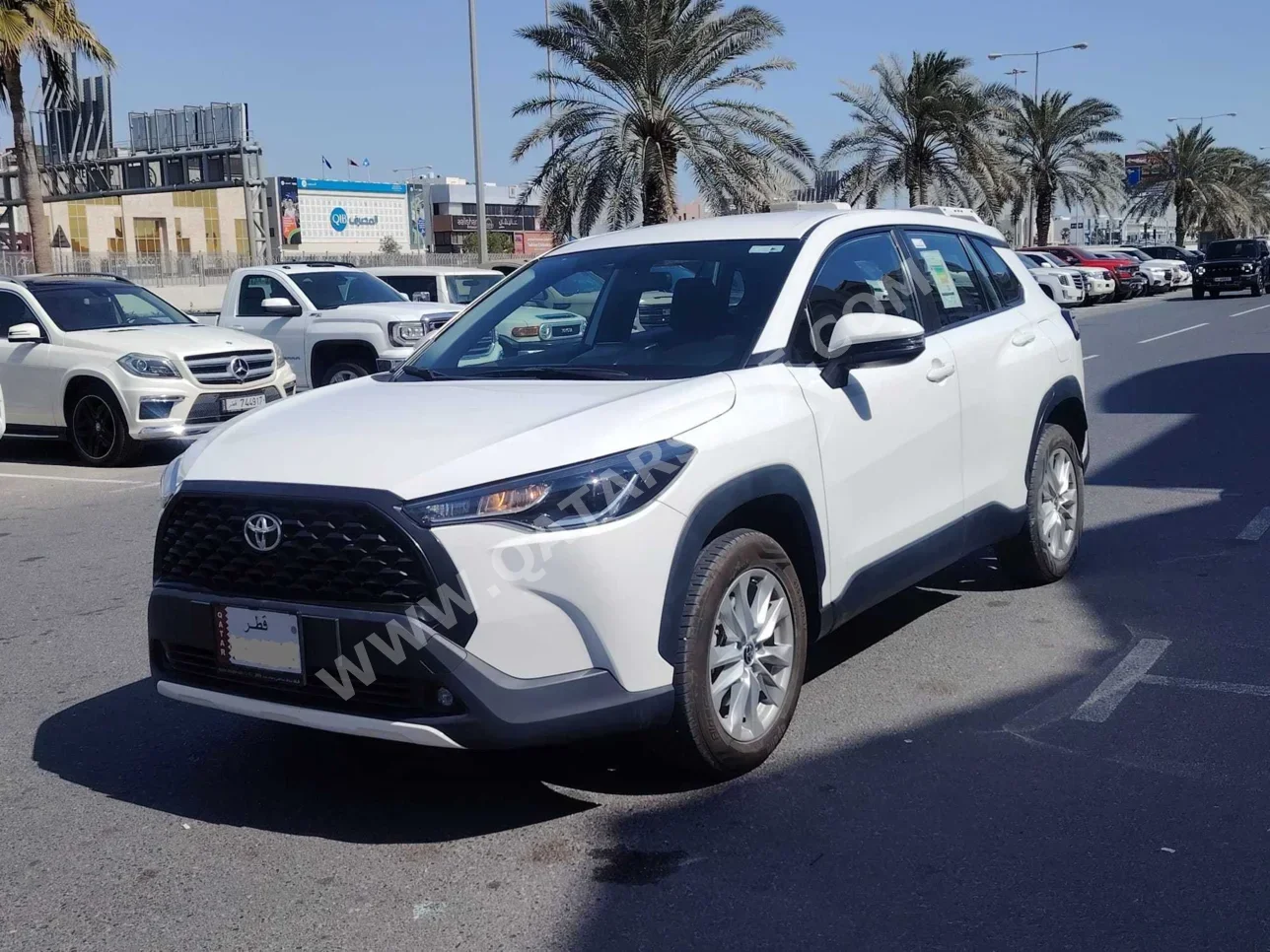تويوتا كورولا ال اي 2023 اوتوماتيك 54,000 كم 4 سلندر سحب امامي سيدان أبيض تحت الضمان