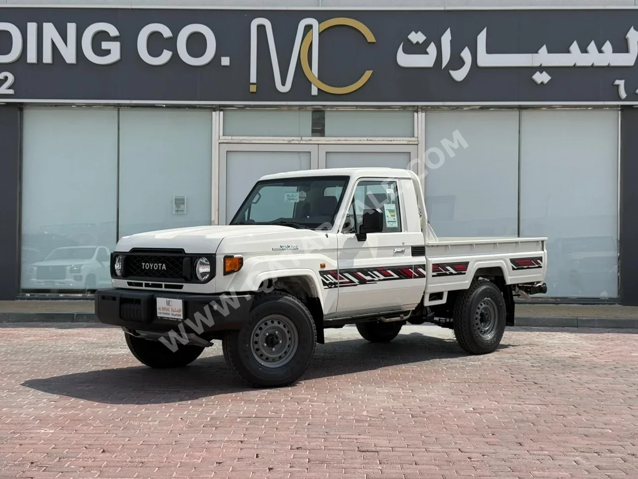 تويوتا  لاند كروزر  ال اكس  2026  اوتوماتيك  0 كم  6 سلندر  دفع رباعي  بيكب  أبيض  تحت الضمان