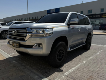 Toyota  Land Cruiser  GXR  2018  Automatic  175,000 Km  6 Cylinder  Four Wheel Drive (4WD)  SUV  Silver