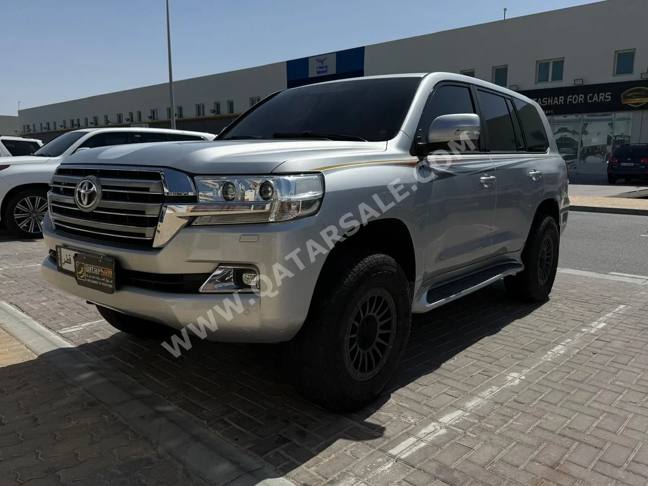 Toyota Land Cruiser GXR 2018 Automatic 175,000 Km 6 Cylinder Four Wheel Drive (4WD) SUV Silver