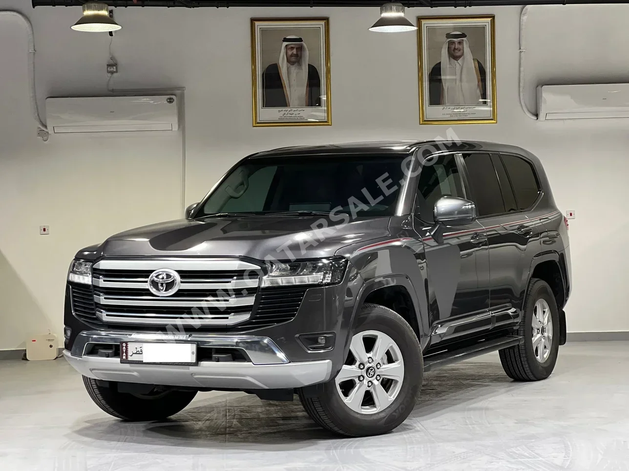 تويوتا لاند كروزر جي اكس ار 2023 اوتوماتيك 57,000 كم 6 سلندر دفع رباعي اس يو في رمادي تحت الضمان