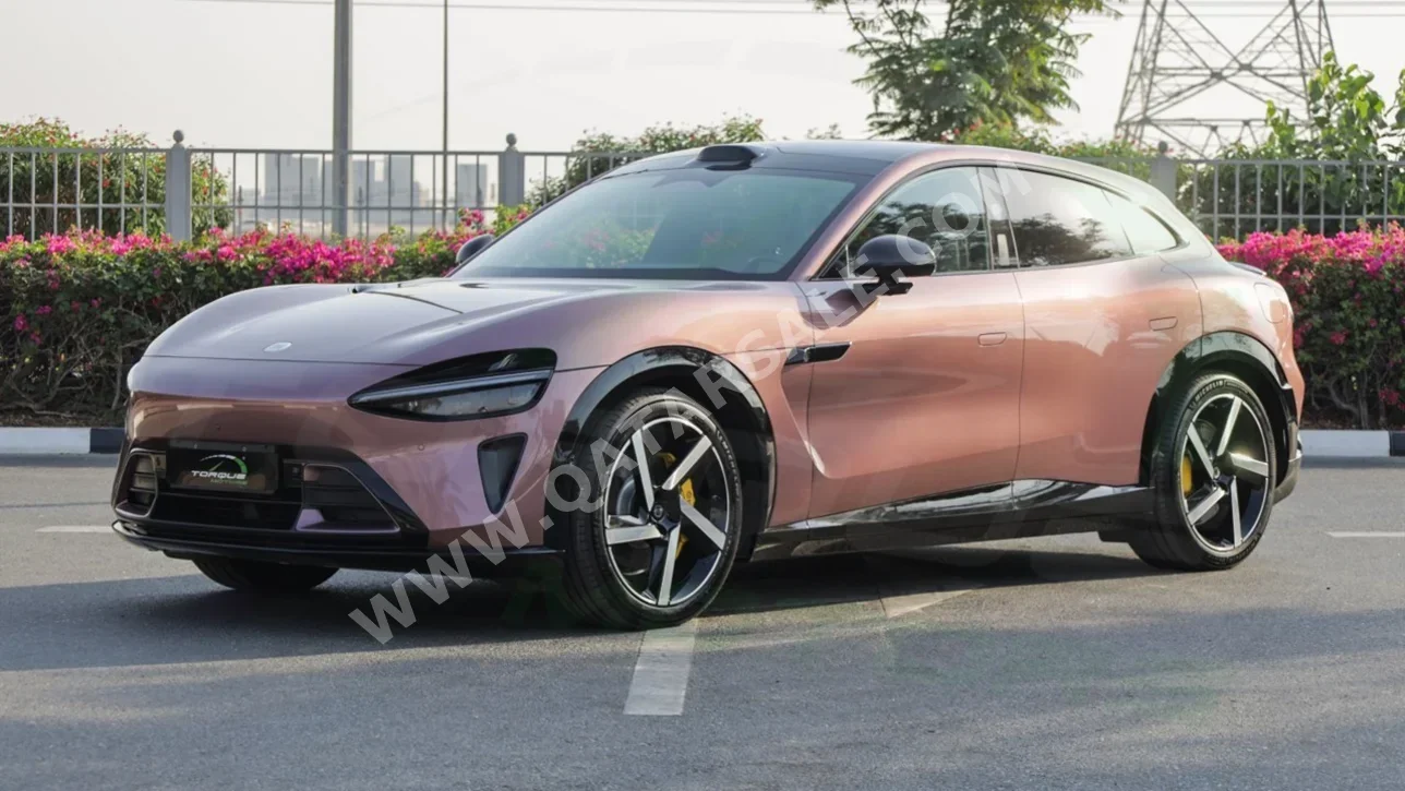 Xiaomi  YU7  Max  2025  Automatic  0 Km  0 Cylinder  All Wheel Drive (AWD)  SUV  Pink