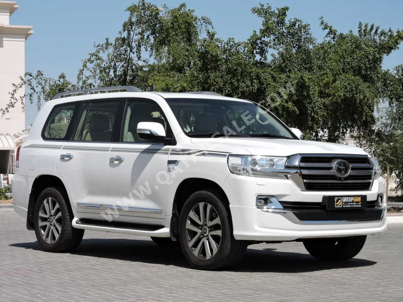 Toyota Land Cruiser VXR 2019 Automatic 105,000 Km 8 Cylinder Four Wheel Drive (4WD) SUV White
