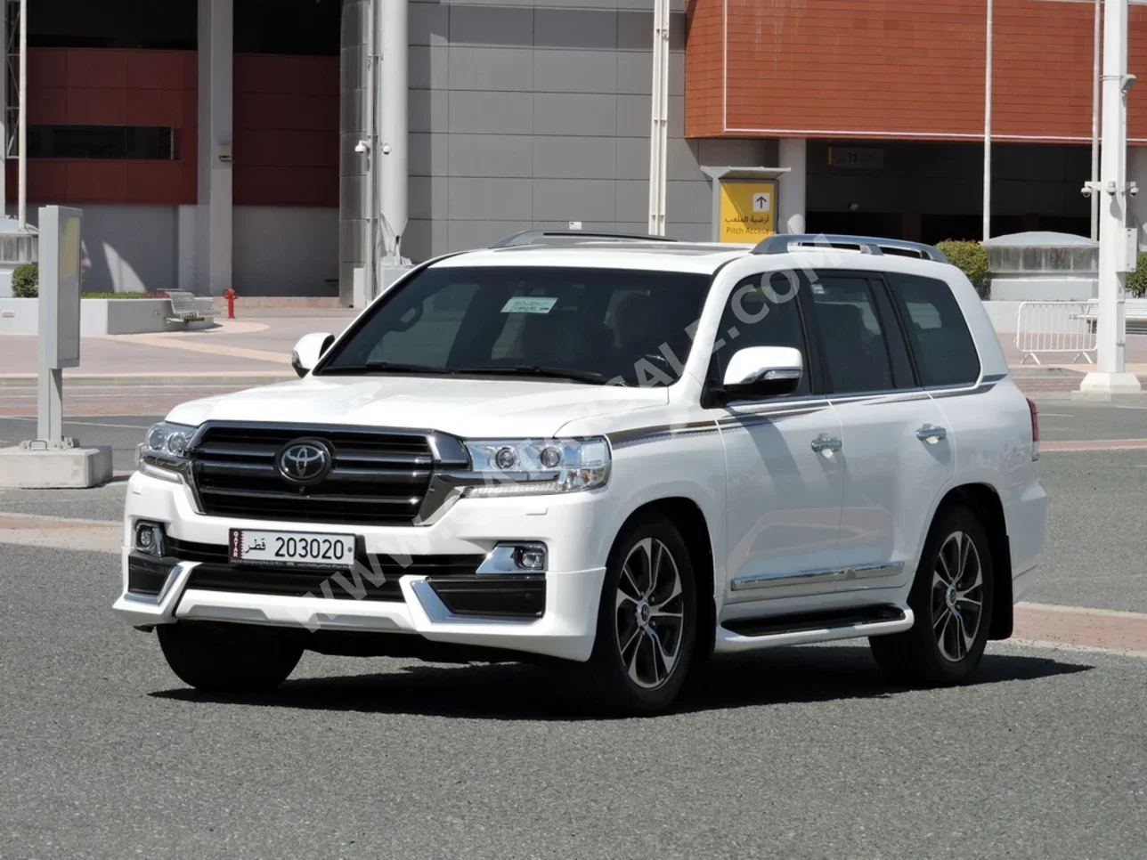 تويوتا لاند كروزر في اكس أس 2020 اوتوماتيك 69,000 كم 8 سلندر دفع رباعي اس يو في أبيض
